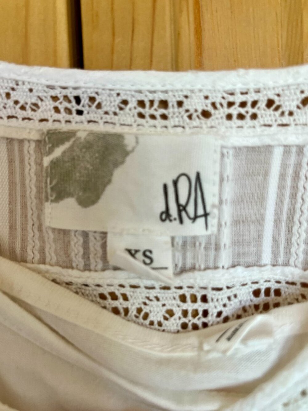 White sundress with lace insets - Picture 4 of 4